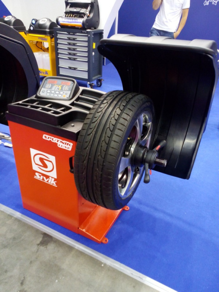 Стенд для балансировки колес SIVIK SPUTNIK LUXE СБМК-60